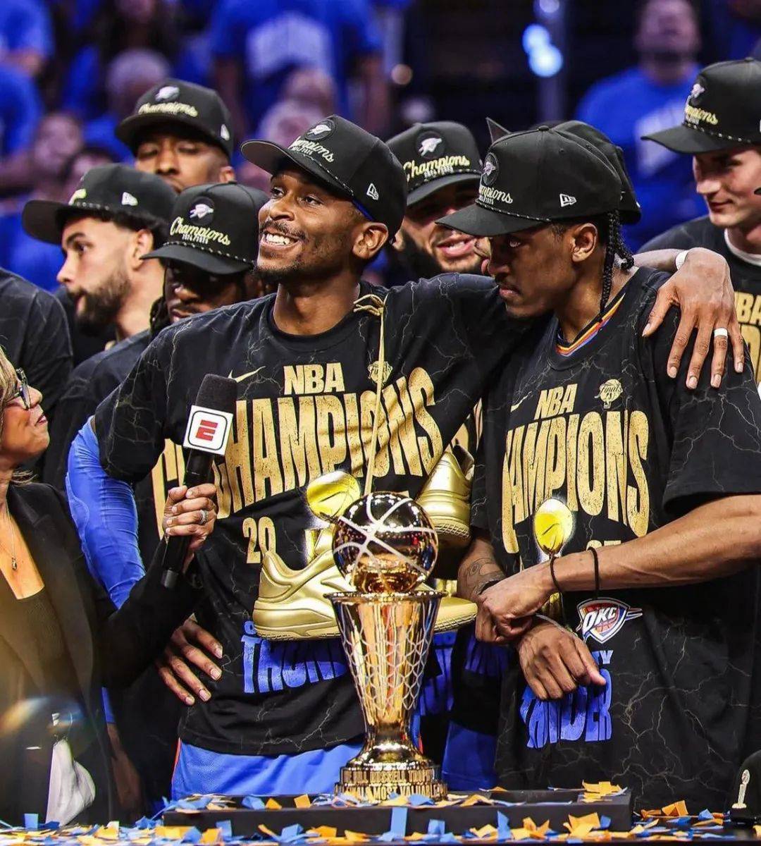 包含罗马训练开放日，今夜强势反弹引观众欢呼，NBA总决赛在即，数据层面出现新趋势的词条九游娱乐入口官网